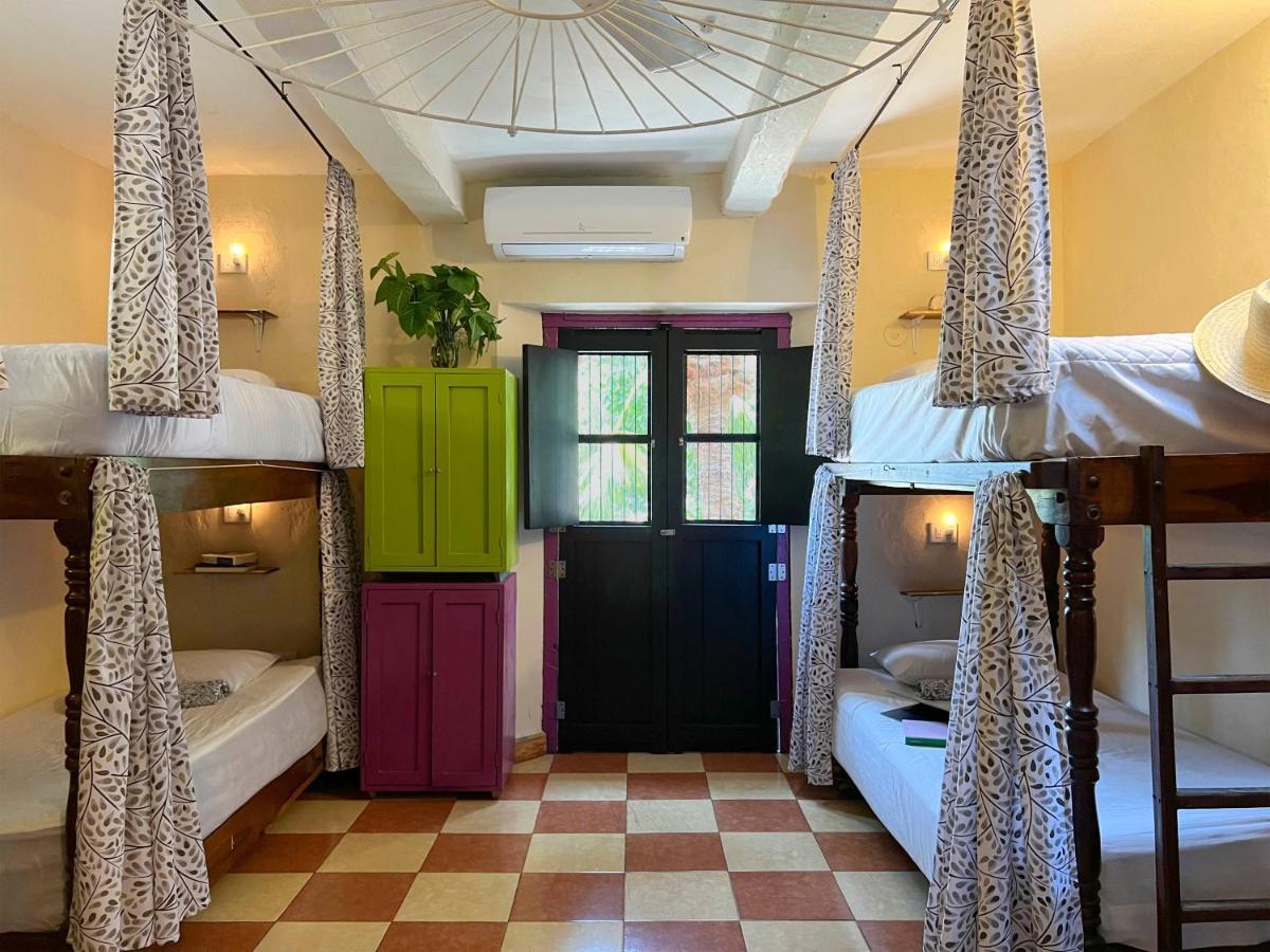 Hostel Candelaria Вальядолід Екстер'єр фото